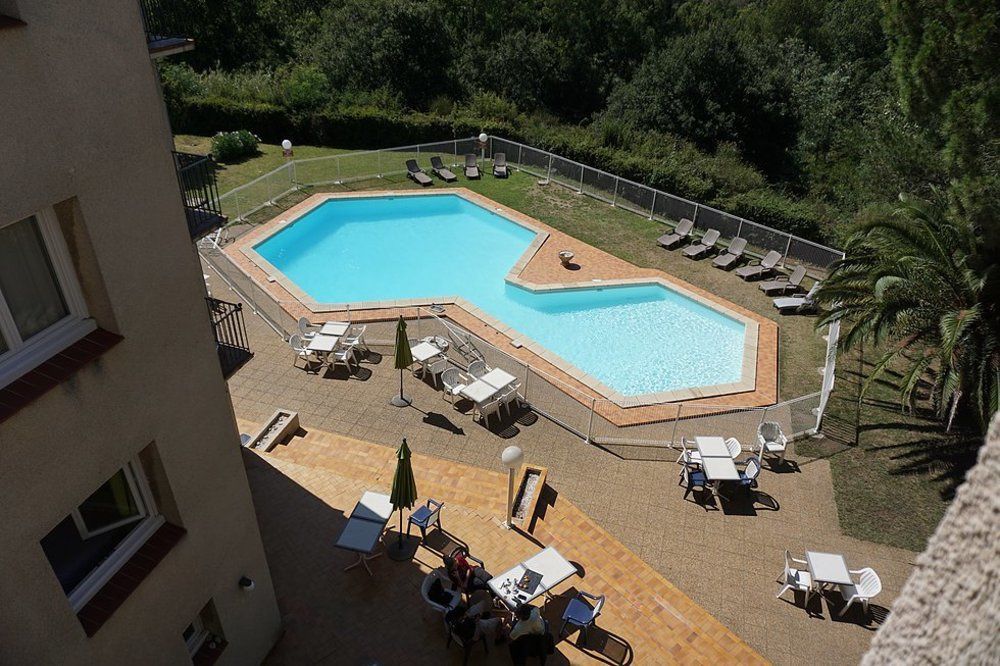 Le Neoulous Hotel Le Boulou Exterior photo